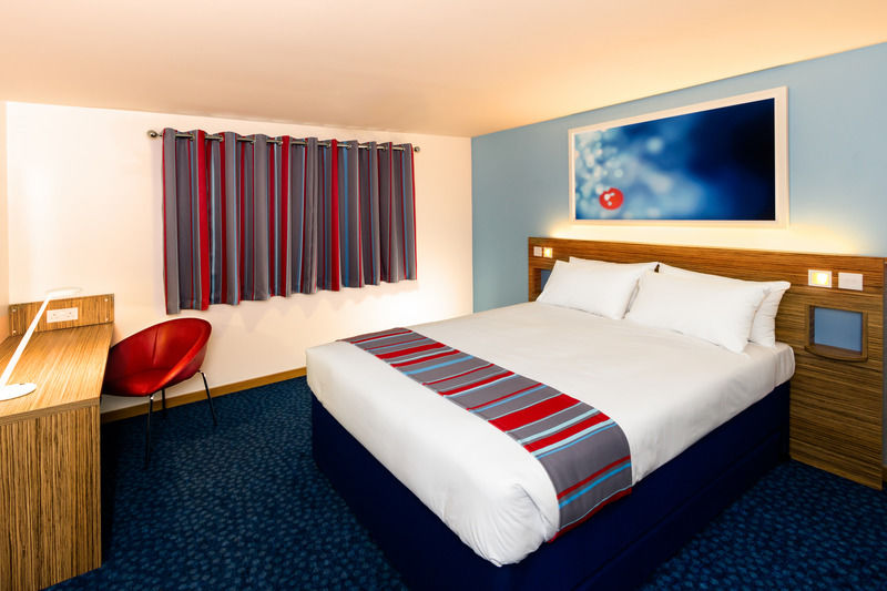 Travelodge Battersea لندن المظهر الخارجي الصورة