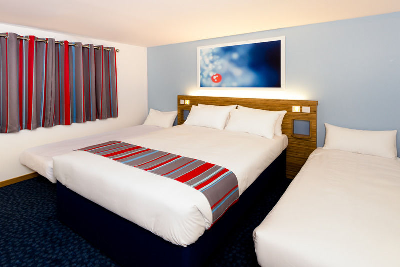 Travelodge Battersea لندن المظهر الخارجي الصورة