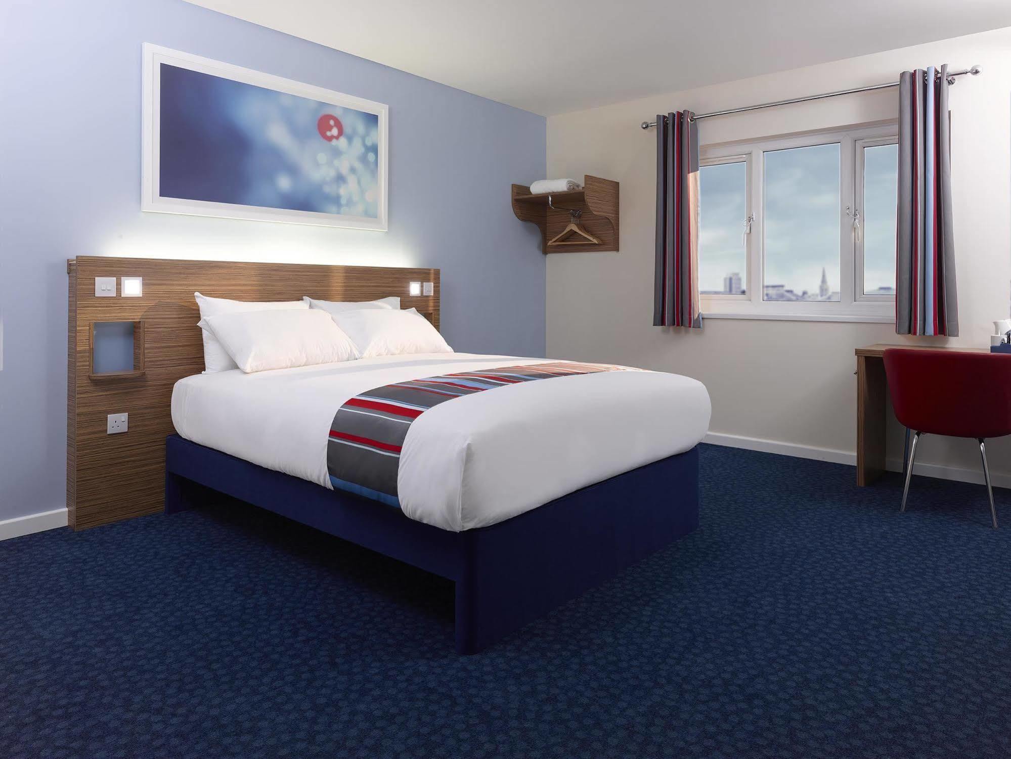 Travelodge Battersea لندن المظهر الخارجي الصورة